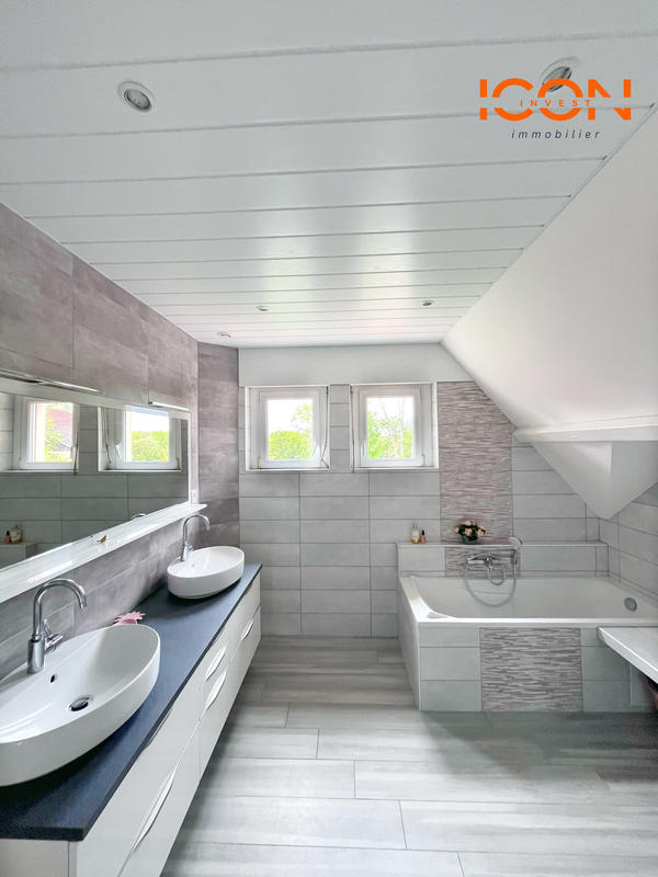 Maison - 190 m² - 8 pièces