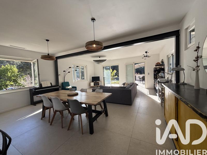 Maison - 233 m² - 6 pièces