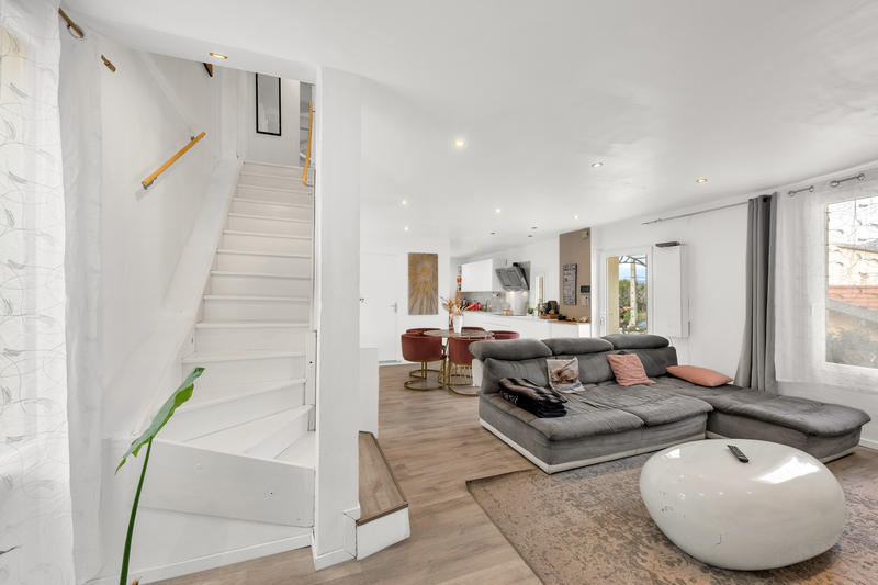 Maison - 193 m² - 6 pièces