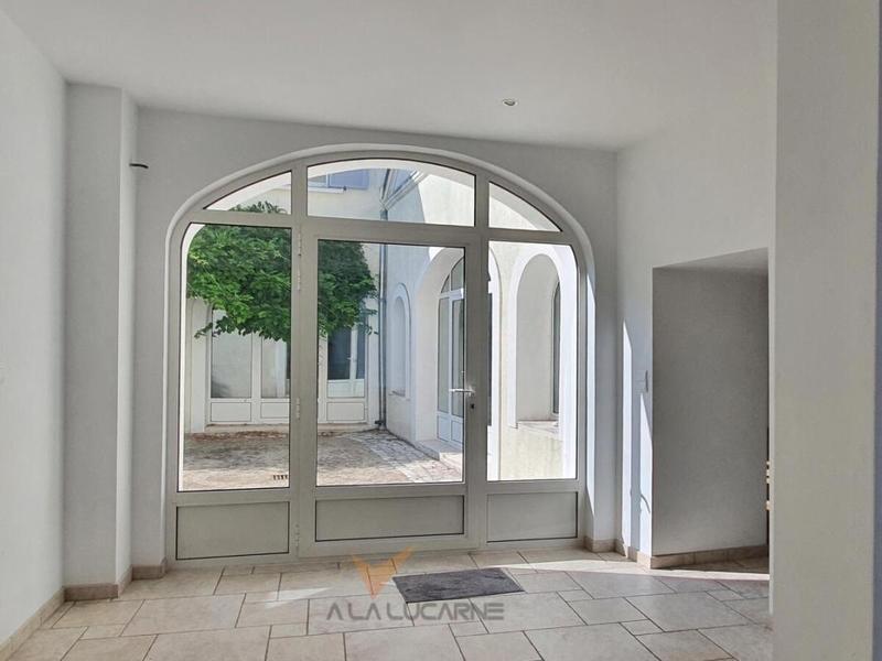 Propriété - 256 m² - 6 pièces