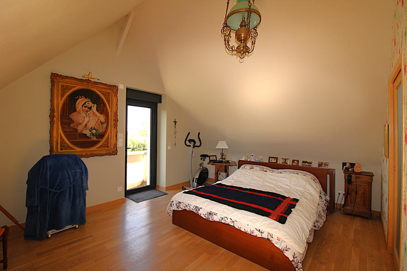 Maison - 234 m² - 8 pièces