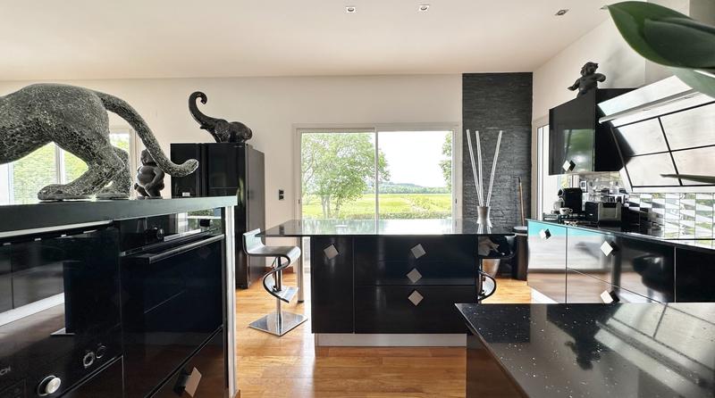 Maison d'architecte - 266 m² - 7 pièces