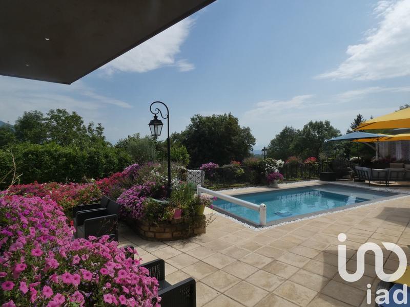 Maison - 660 m² - 5 pièces