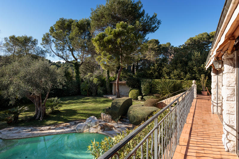 Propriété - 217 m² - 5 pièces