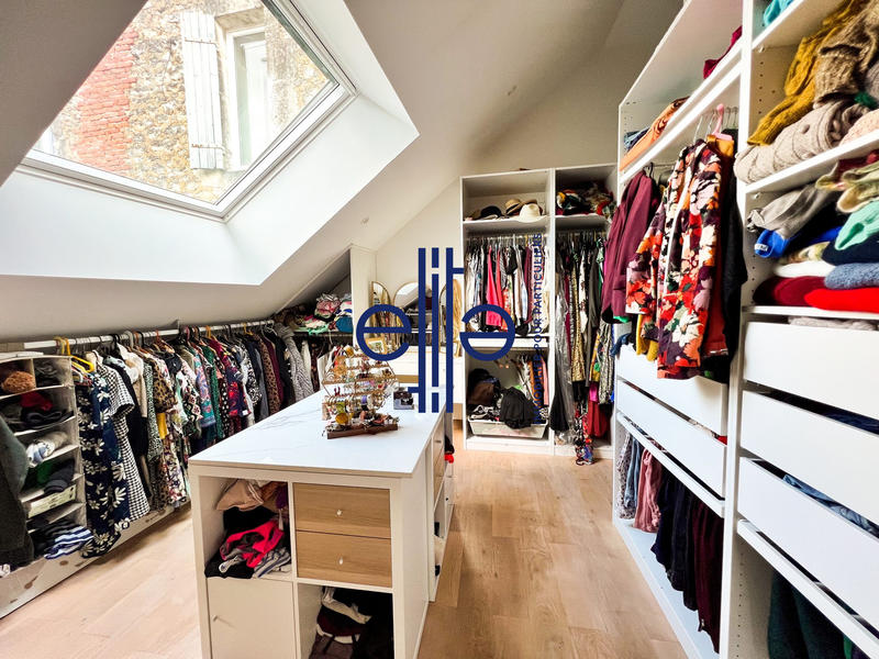 Maison - 238 m² - 6 pièces