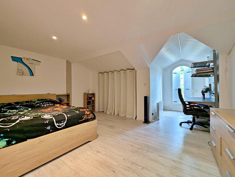 Villa - 338 m² - 10 pièces