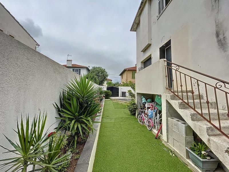 Maison - 337 m² - 13 pièces