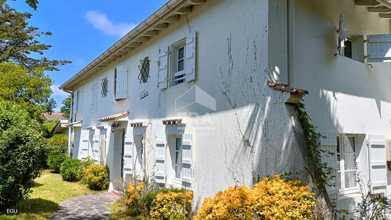 Maison - 208 m² - 7 pièces