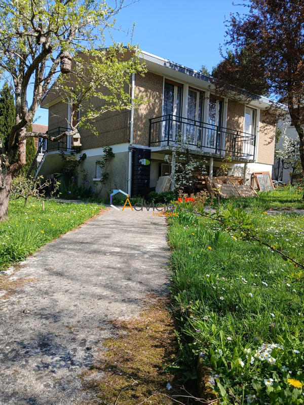 Maison traditionnelle - 105 m² - 5 pièces