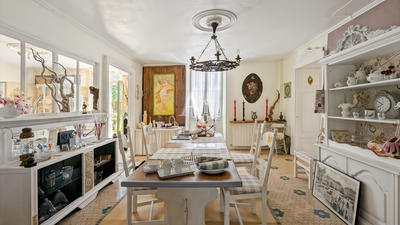 Maison - 263 m² - 12 pièces