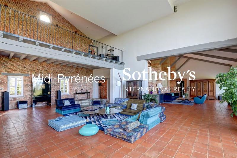 Maison - 730 m² - 14 pièces