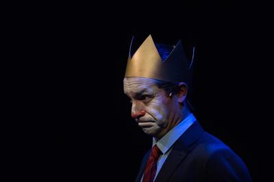 Théâtre : la vie et la mort de Jacques Chirac, roi des français