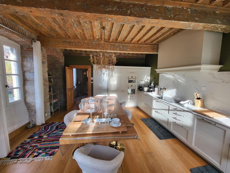 Maison - 220 m² - 6 pièces