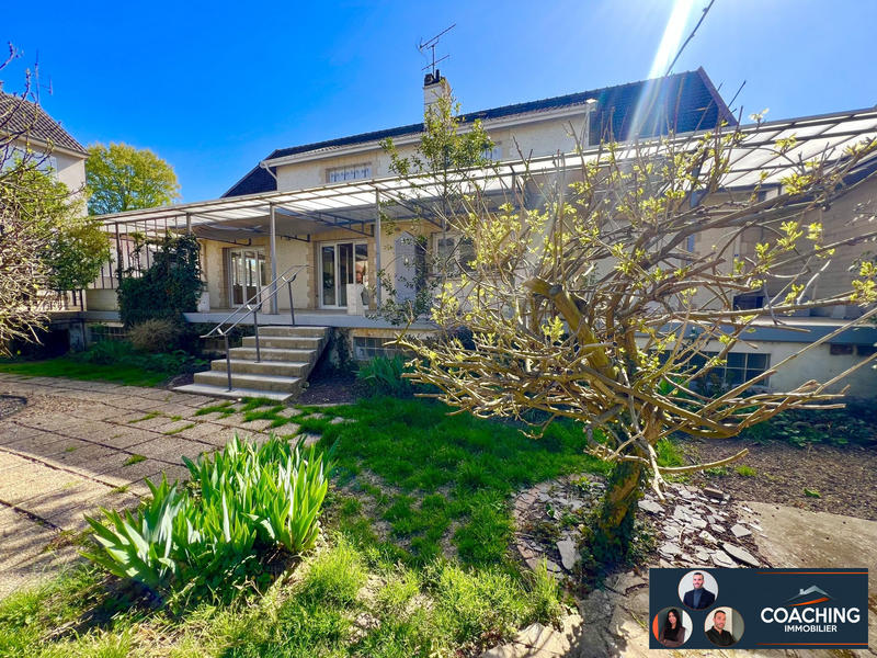 Maison - 210 m² - 10 pièces