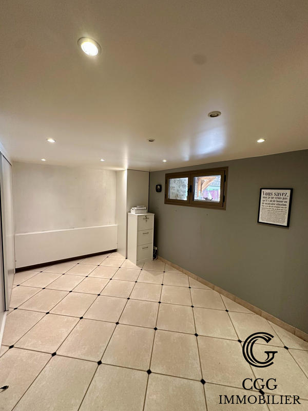 Maison - 223 m² - 6 pièces