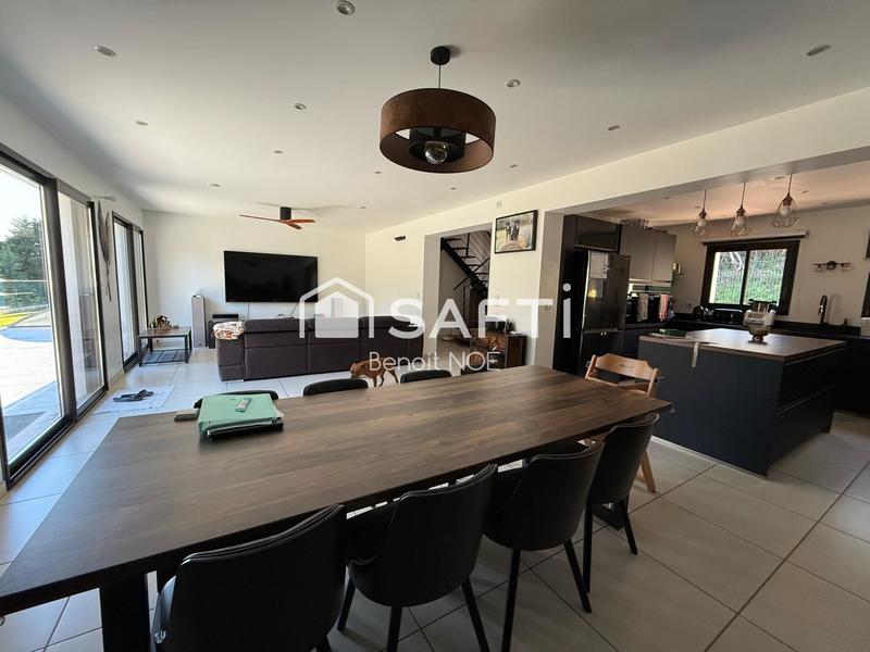 Maison - 180 m² - 6 pièces