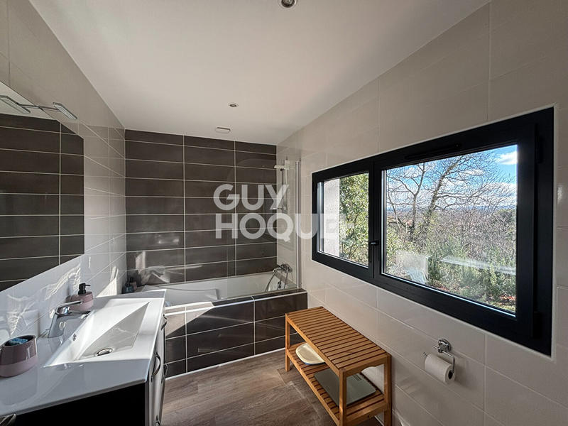 Maison - 251 m² - 8 pièces