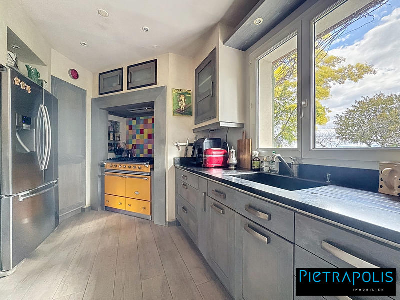 Maison - 200 m² - 7 pièces