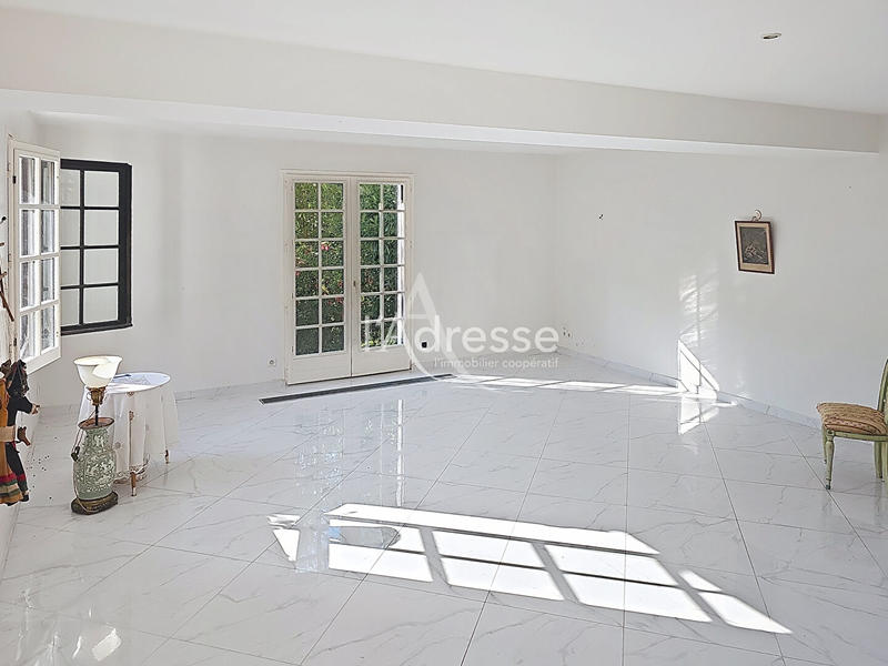 Maison - 202 m² - 6 pièces