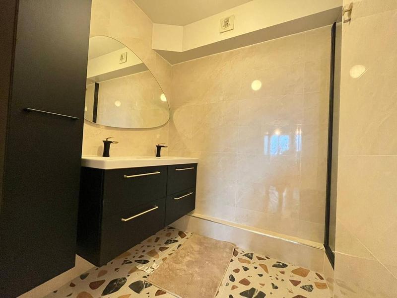 Appartement - 104 m² - 6 pièces