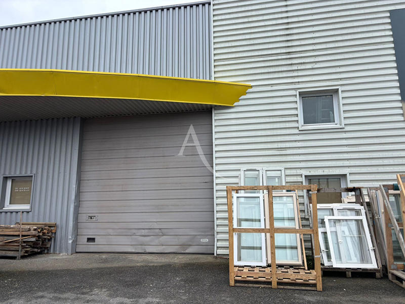 Local d'activité / Entrepôt - 276 m²