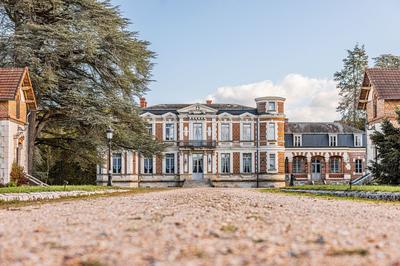 Propriété - 1 125 m² - 25 pièces