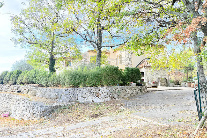 Maison - 222 m² - 6 pièces