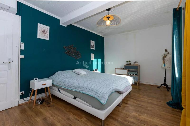 Maison - 222 m² - 7 pièces