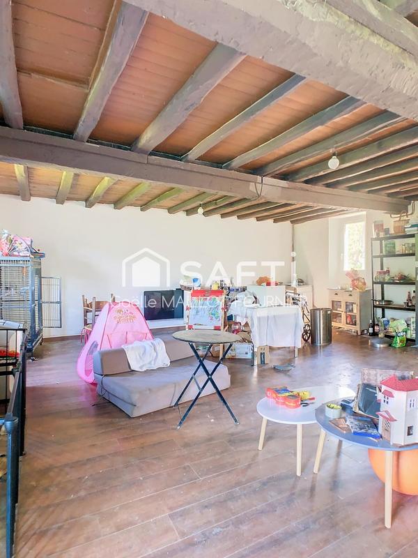 Maison - 237 m² - 12 pièces