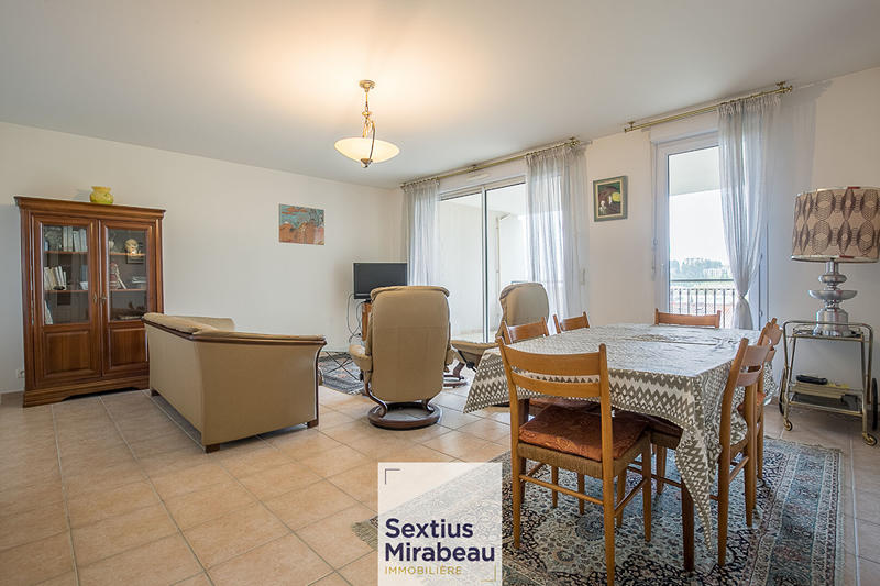 Appartement - 90 m² - 4 pièces