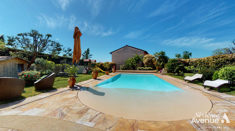 Maison - 405 m² - 12 pièces