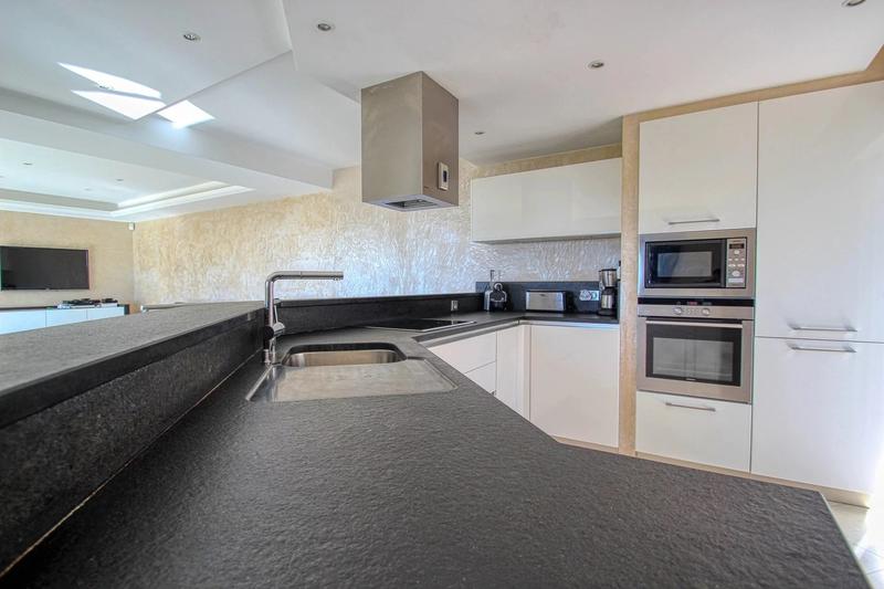 Maison - 450 m² - 8 pièces