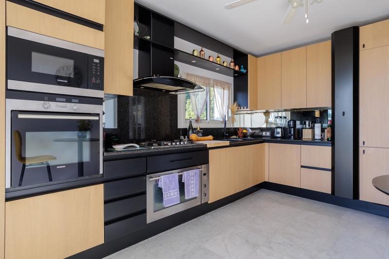 Maison - 230 m² - 5 pièces