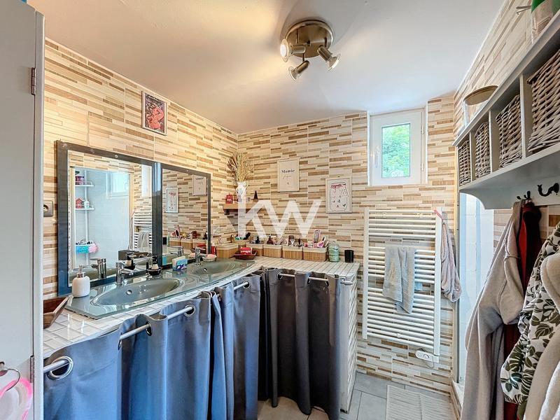 Maison traditionnelle - 127 m² - 6 pièces