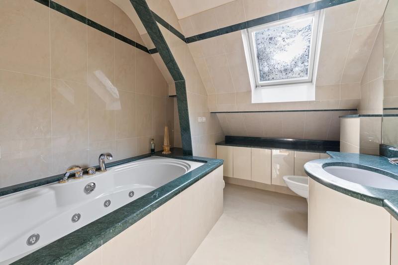 Villa - 286 m² - 8 pièces