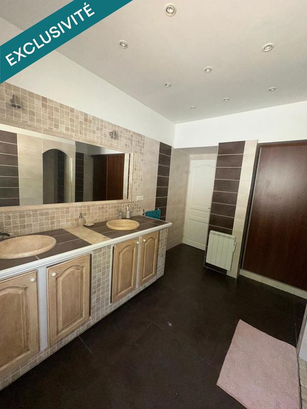 Maison - 210 m² - 7 pièces