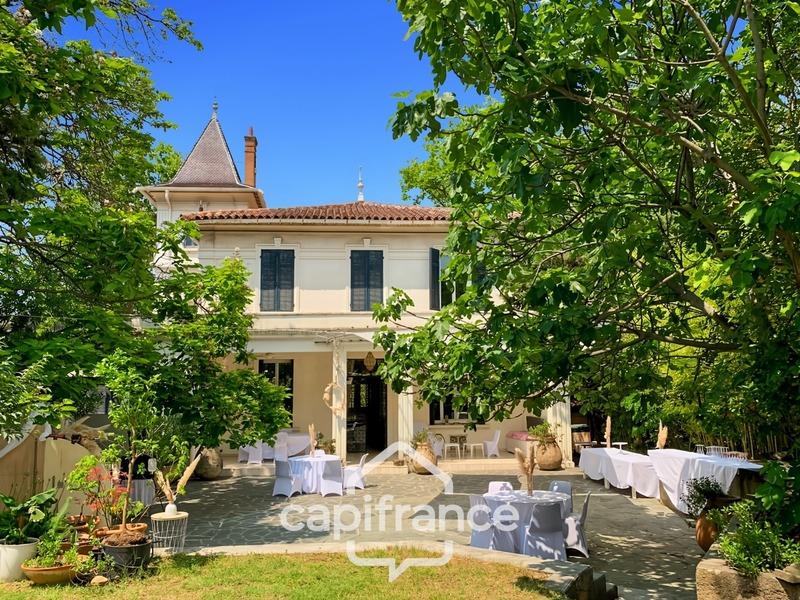 Maison de maîtres - 305 m² - 12 pièces