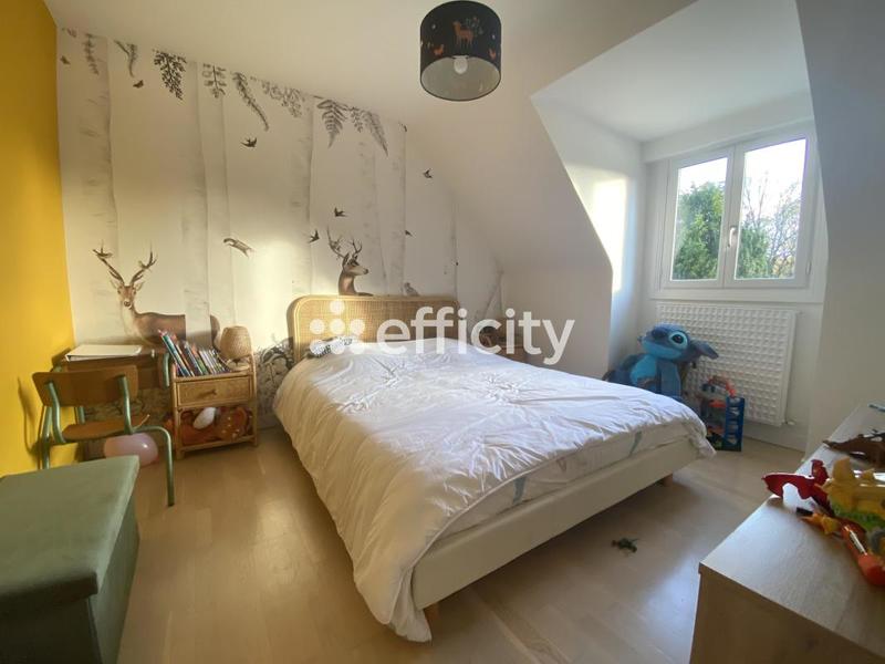 Maison - 180 m² - 8 pièces