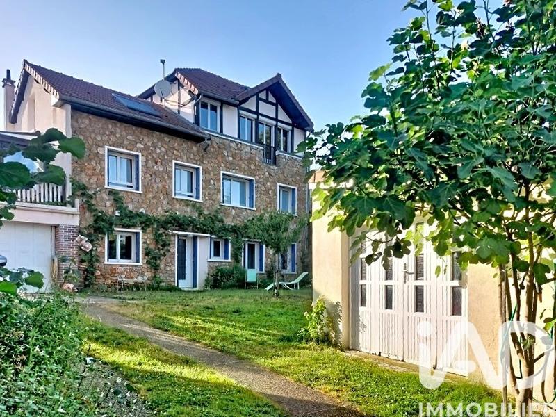 Maison - 215 m² - 8 pièces