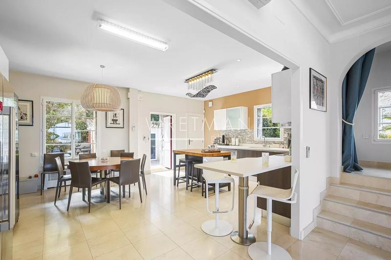 Villa - 270 m² - 7 pièces