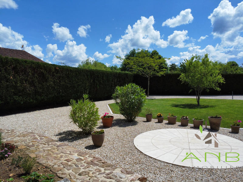 Maison - 305 m² - 8 pièces