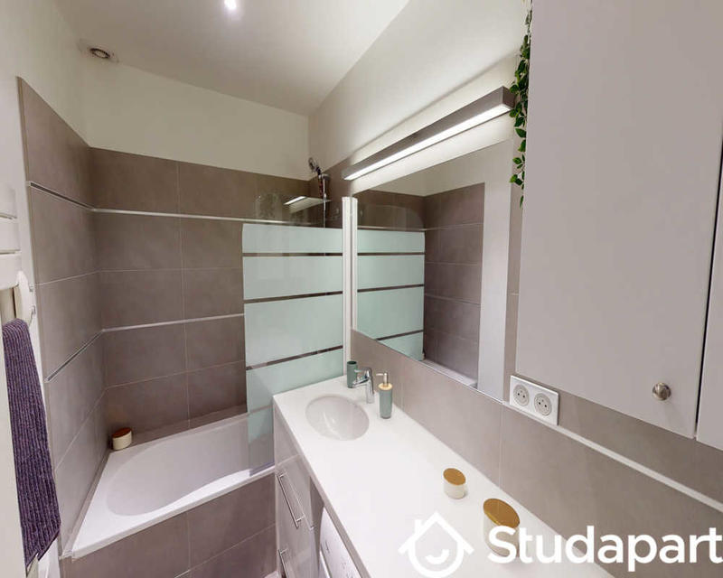 Chambre - 80 m² - 1 pièce