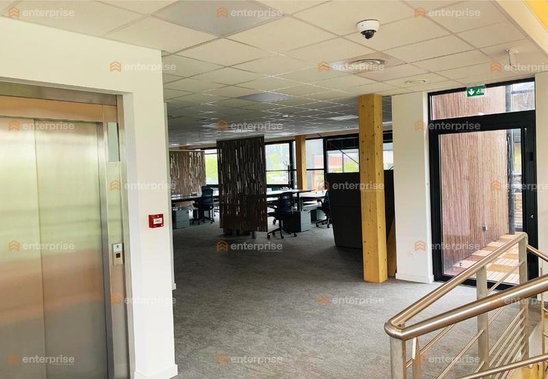 Bureau - 730 m²
