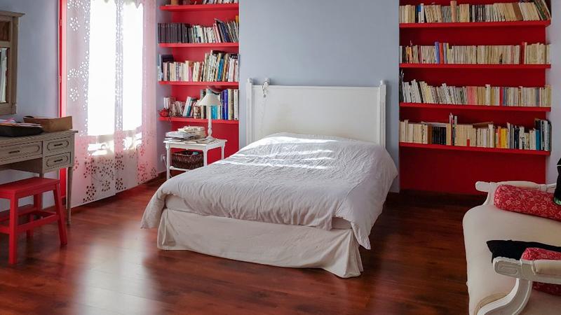 Maison - 325 m² - 9 pièces