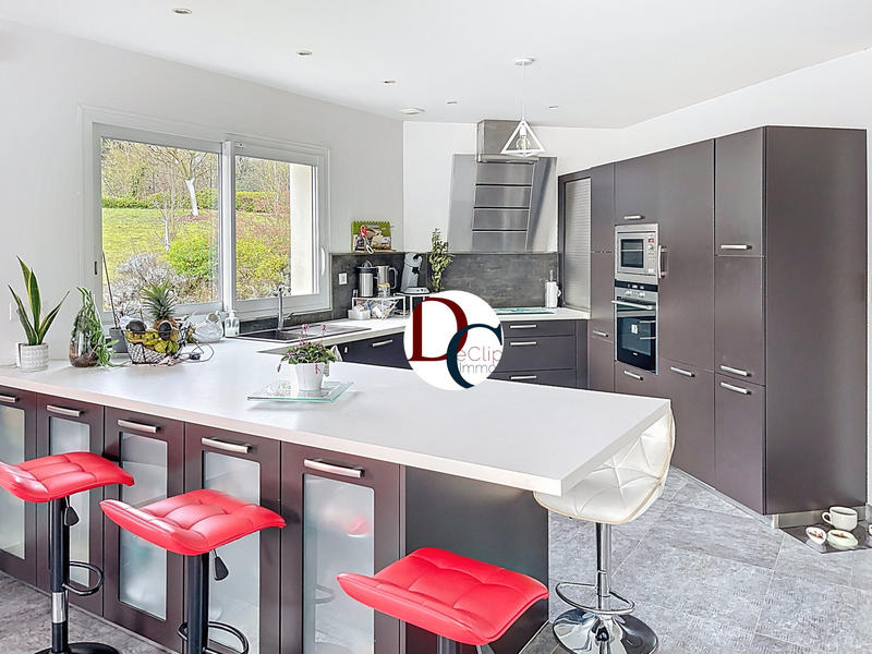 Maison - 210 m² - 6 pièces