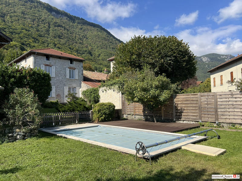 Maison - 200 m² - 6 pièces