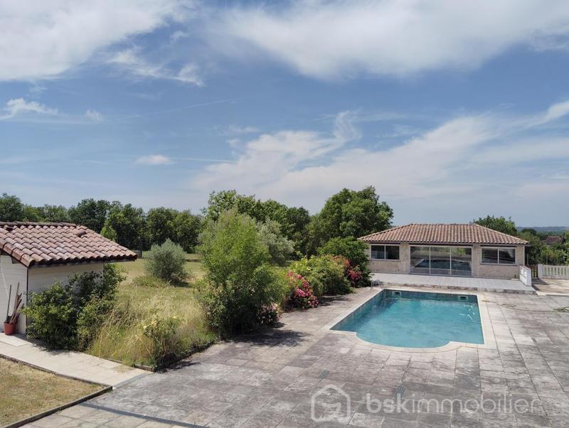 Propriété - 368 m² - 14 pièces