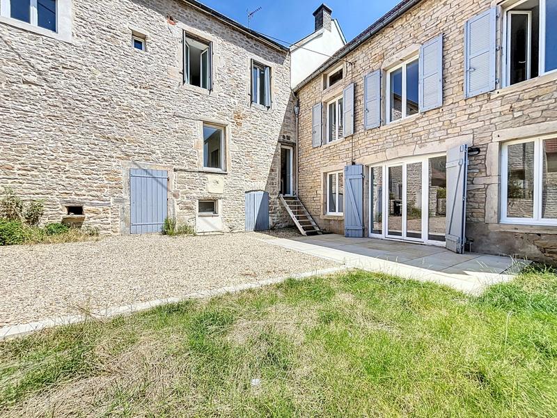 Maison - 230 m² - 8 pièces