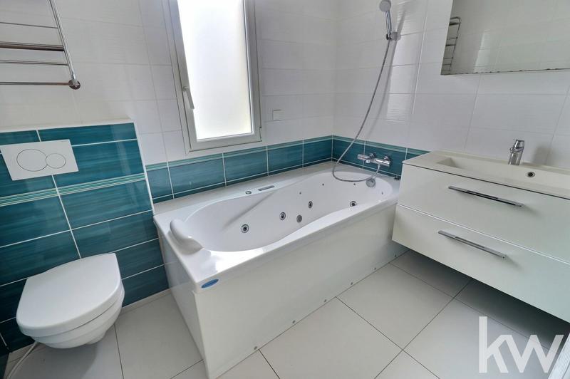 Maison - 180 m² - 7 pièces