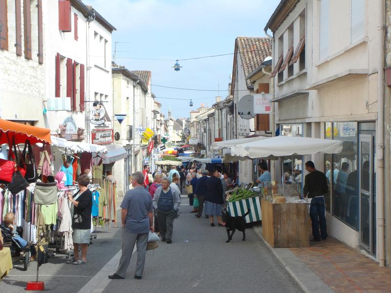 Marché traditionnel de Castillonnès